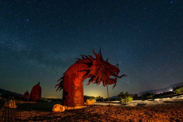 Escultura dragão de ferro localizada em Borrego Springs Califórnia