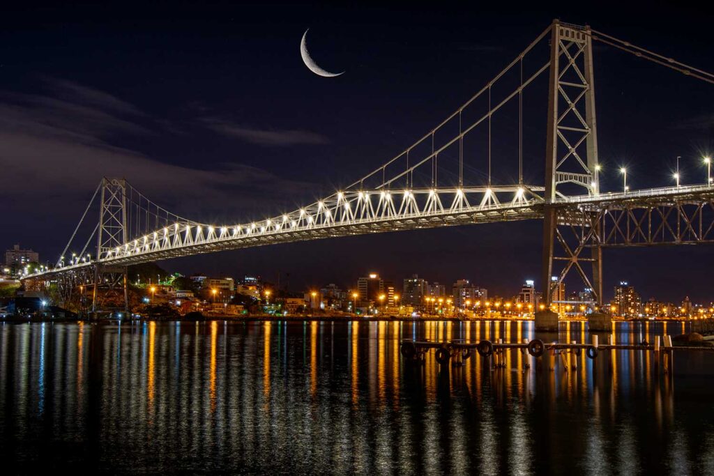 ponte hercílio luz com a lua christian herzog